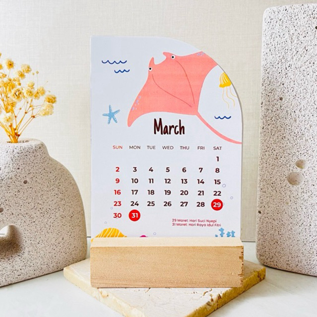 

KALENDER 2025 / KALENDER AESTHETIC / KALENDER MEJA | KADO HADIAH UNTUK BESTIE | KADO COWOK | HADIAH CEWEK | KADO ANNIVERSARY | HADIAH GURU | KADO WISUDA | HADIAH NIKAH