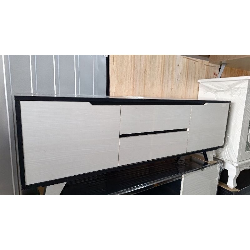 lemari tv minimalis panjang hpl