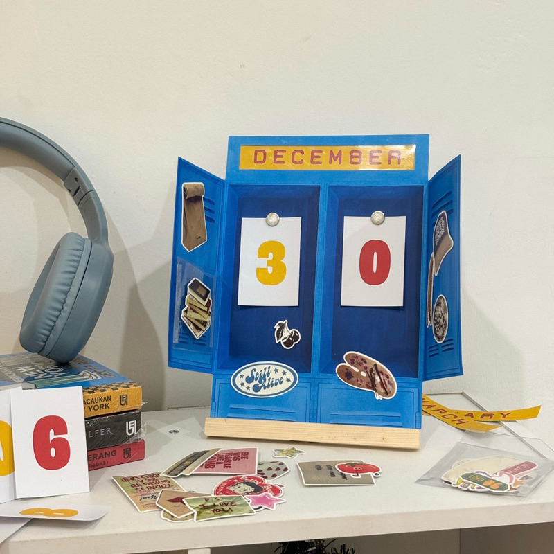 

LOCKER TIMELESS Calendar || Calendar 2025 || Calendar 2026 || Calendar 2027 || Kalender || Aesthetic Calendar || High School || Y2K || Gift || Christmas Hampers || Hampers Natal || Hampers || Custom Calendar || DIY Calendar || Kalender Custom || Magnetic