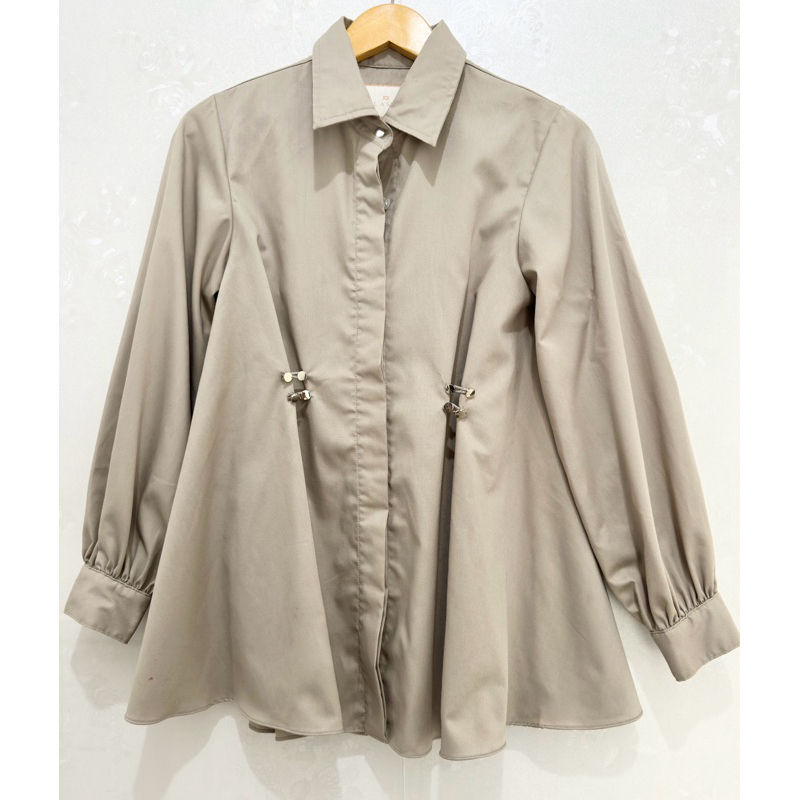 Preloved Camille Shirt Wearing Klamby