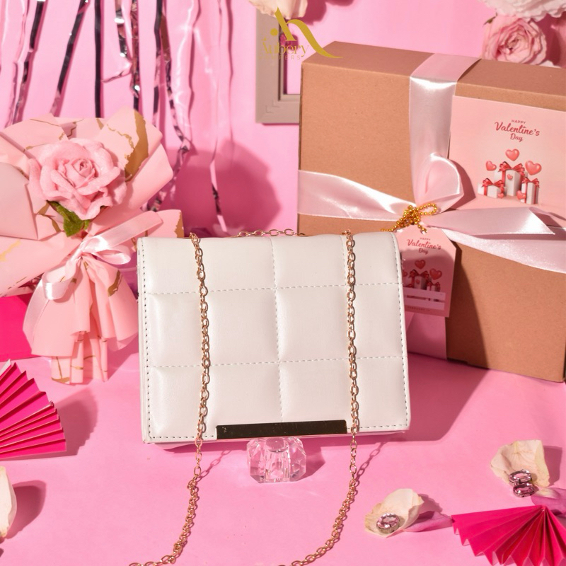 

[Hampers Valentine Basic] Hampers Hari Valentine - Kado Valentine - Hadiah Valentine - Gift Box Valentine - Kado Wanita - Hampers Ulang Tahun - Hadiah Wisuda - Kado Pernikahan - Kado Anniversary- Gift Box Cewek Kado Valentine Pacar Premium by Aubery