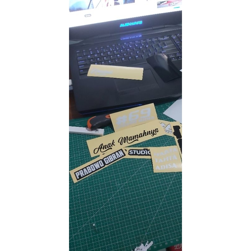 

STICKER NAMA CUSTOM