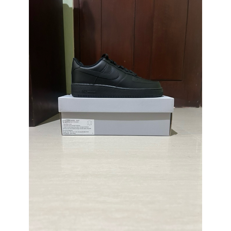 Nike air force 1 triple black