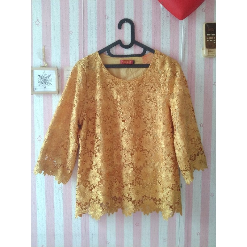 atasan brokat kuning kunyit