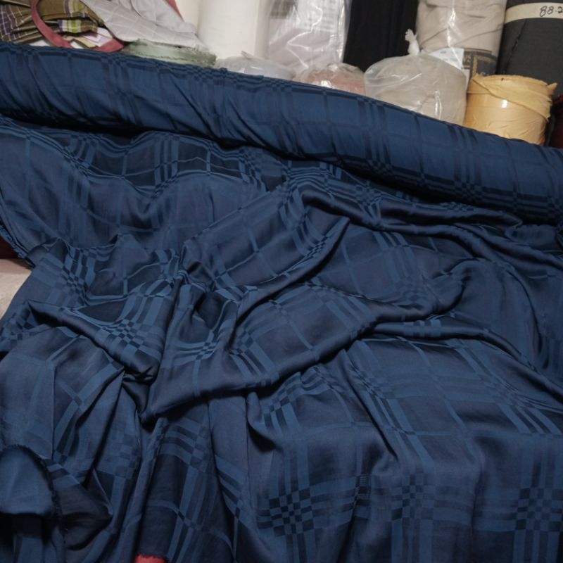 kain silk embos - kain baby silk motif embos - kain embos silk - kain butik - kain meteran