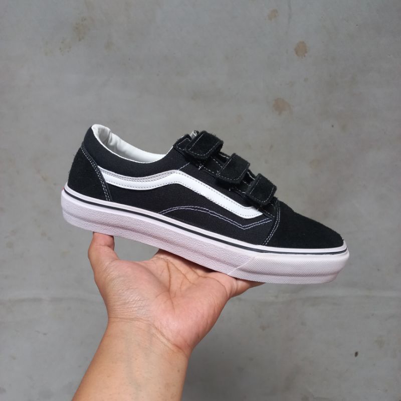 Sepatu Sneakers Pria Wanita Velcro Perepet Tanpa Tali Black White Premium