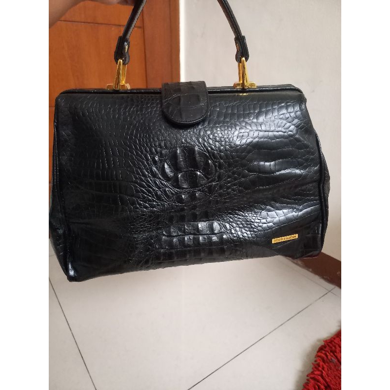 Doctor Bag dari Renoir  motif croco bukaan behel dan magnet. keren habizz