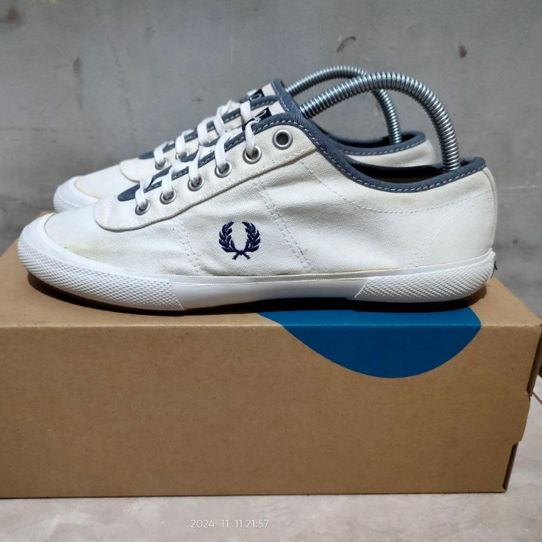 Size 40 - Sepatu FRED PERRY HEYES CANVAS B2181W - SECOND ORIGINAL