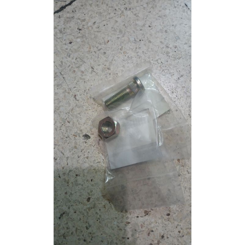 baut roda mobil mitsubishi L300 diesel/solar/triton/expander