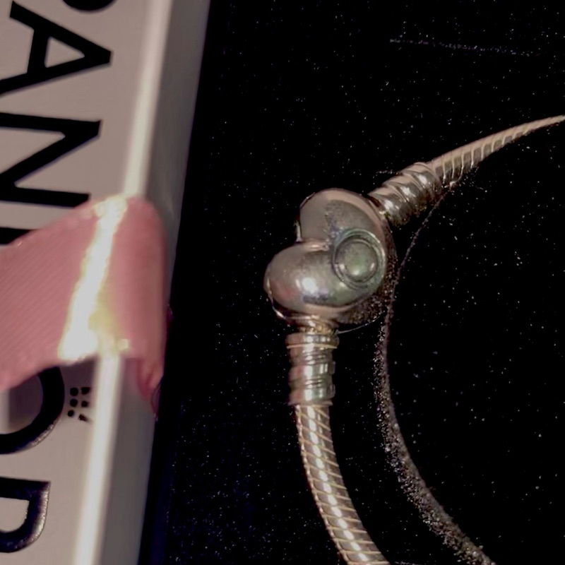 Preloved Pandora Bracelet heart clasp size 17