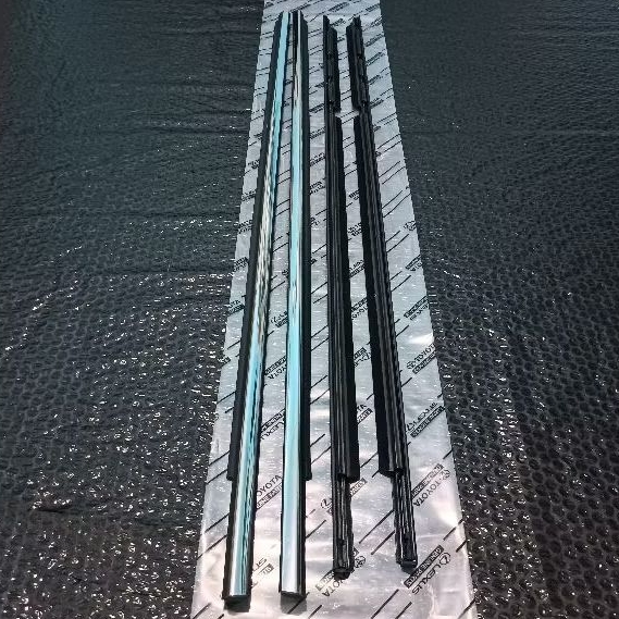 pelipit kaca innova lama 2004-2015 chrome original