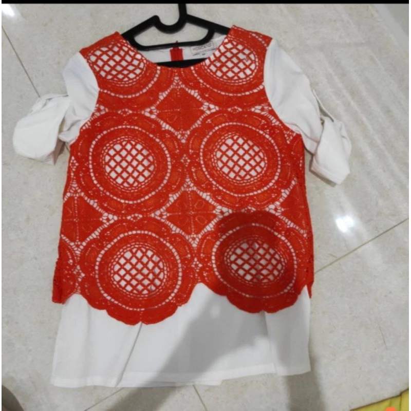 baju pakaian hem kaos dewasa cewek perempuan girl size m merk moscato