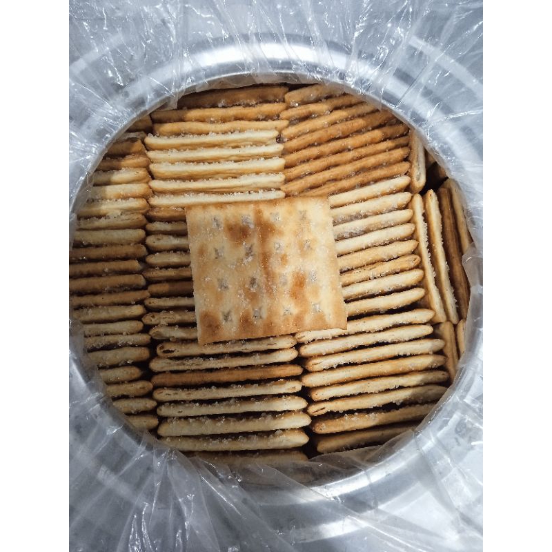 

KILOAN gabin kreaker manis taburan gula isi netto 5,3 kg per kaleng(-+700 kepingan)