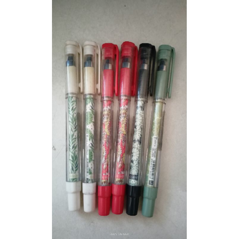 

PULPEN GEL HITAM BATIK TOZCHA BK-023