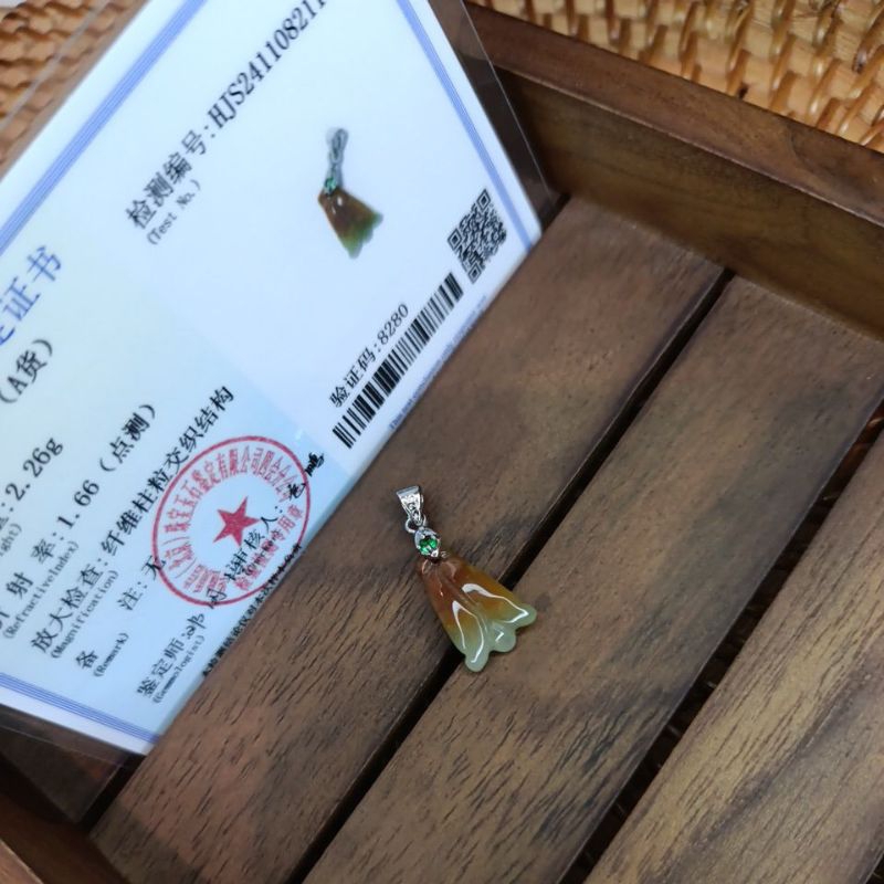 Pendant Giok Tulip Jade Jadeite Pendant Giok Tulip Jade Jadeite, dengan Clasp S925