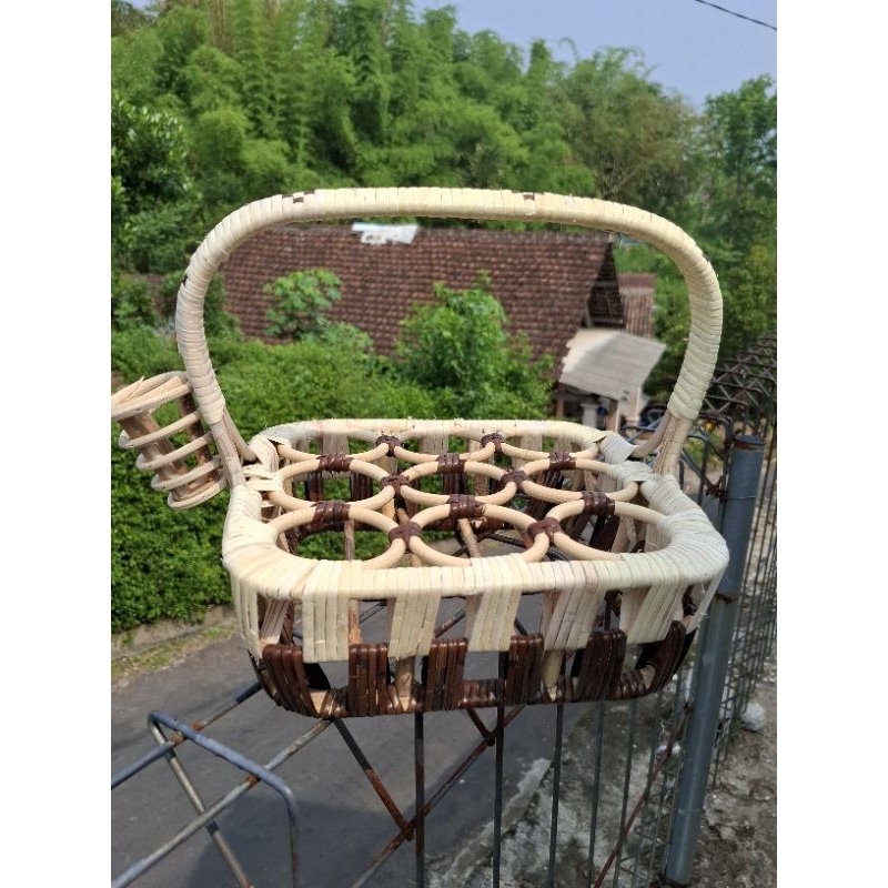 

TEMPAT AQUA GELAS ROTAN PREMIUM HARGA TERJANGKAU