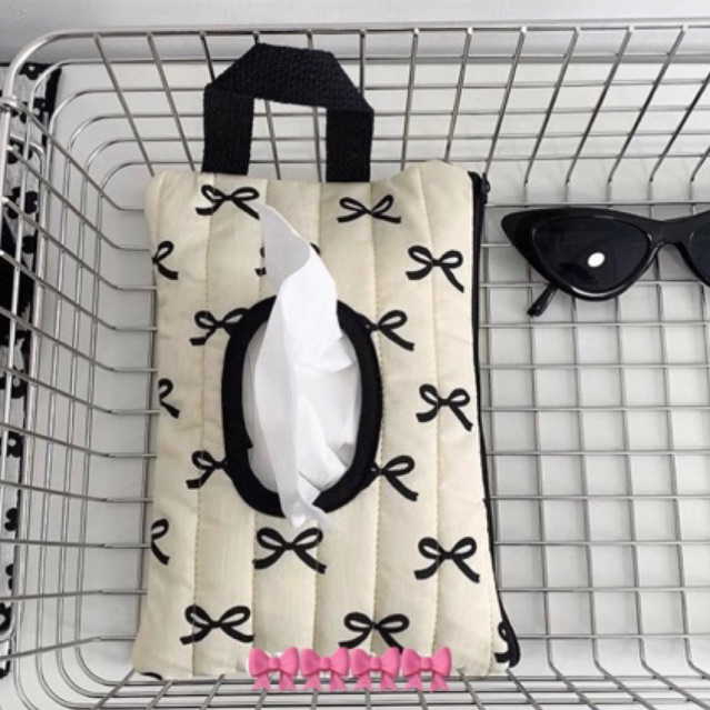 LITTLE DAISY | Coquette Tissue Holder / Tempat Tisu Mobil Lucu Motif Pita / Tempat Penyimpanan Tissu