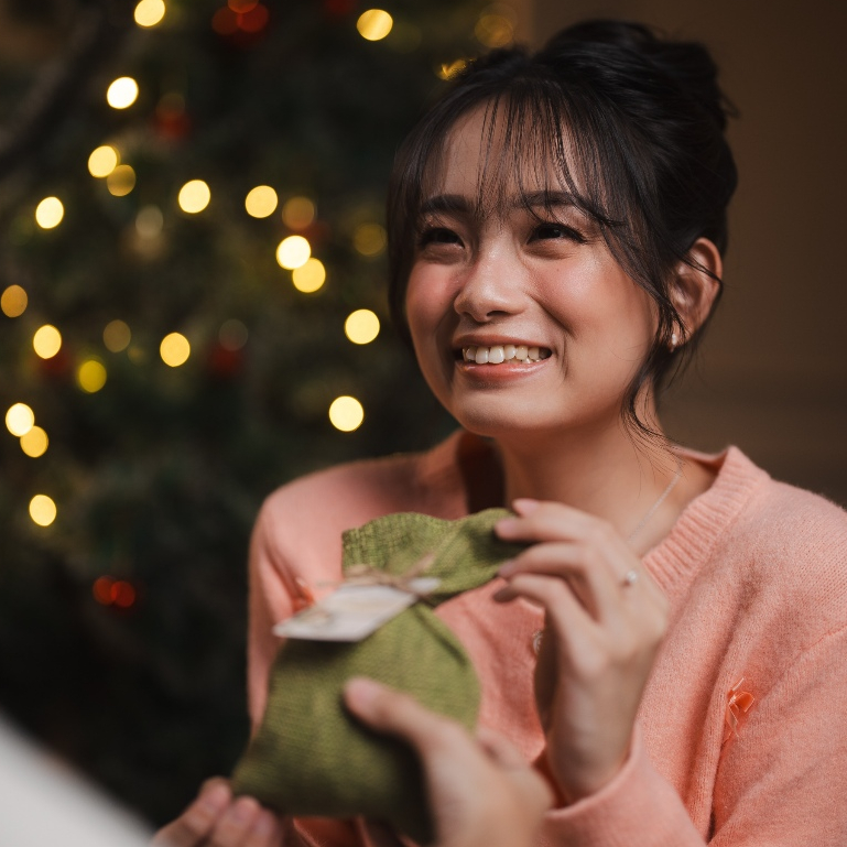 Toko Handuk -  Cute Hampers Serbet Tangan With Mini Pouch (Souvenir Wedding / Birthday)