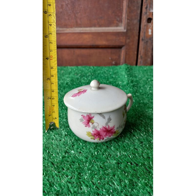 Cangkir Porceland Kuno