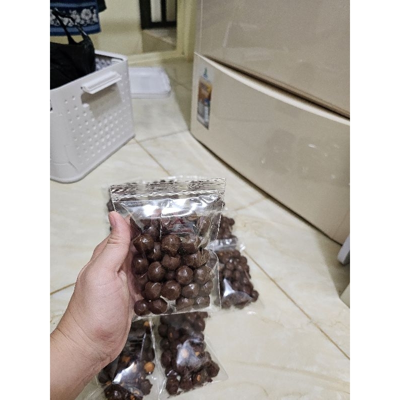 

BISKUIT BOLA COKELAT CHOCO BALL