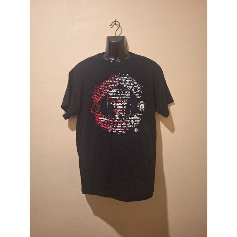Manchester United Text Crest Graphic kaos pria size S