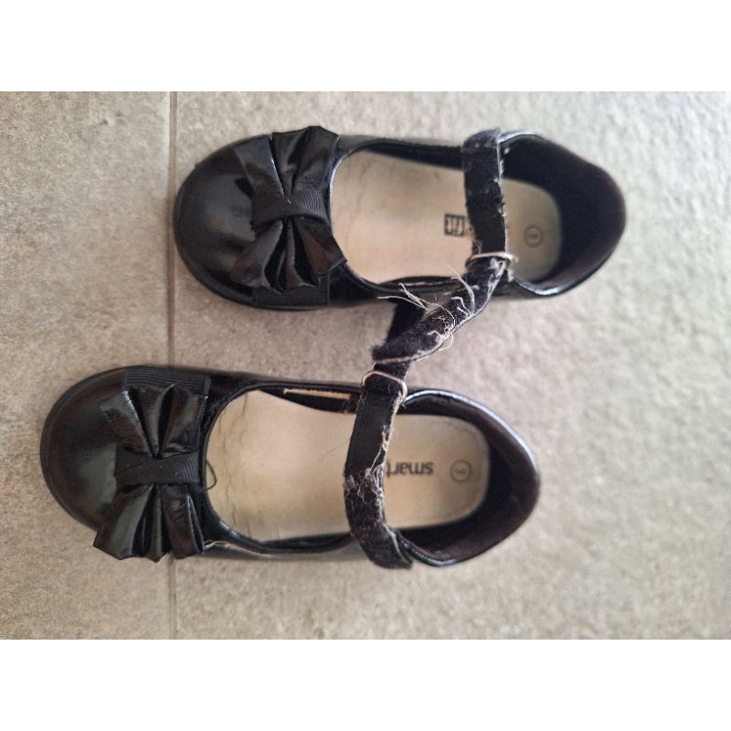PRELOVED Sepatu Hitam Polos Anak Perempuan Merk Smartfit