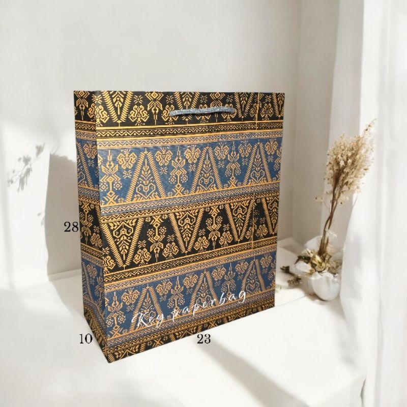 

Paper Bag Pigora 23x10x28 Motif Songket Biru