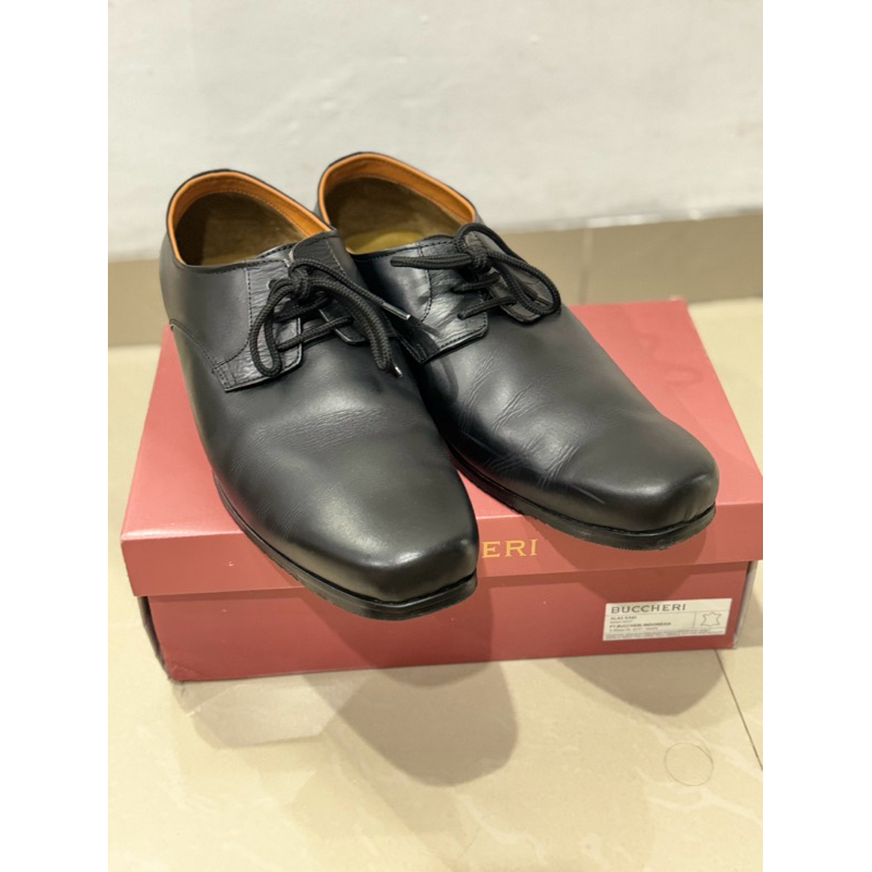 Buccheri Sepatu Pria