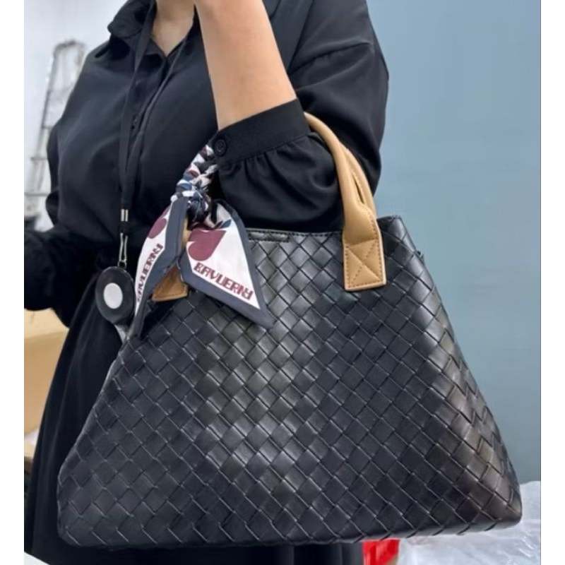 Tote anyaman beranak Pinak