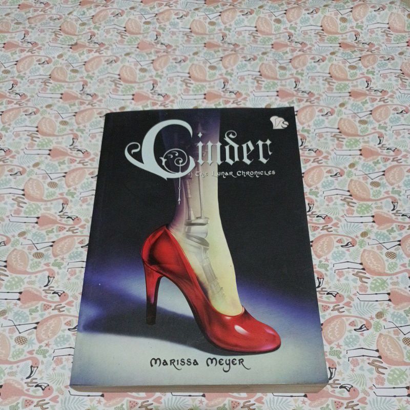 Novel Marissa meyer - Cinder, The lunar Chronicles