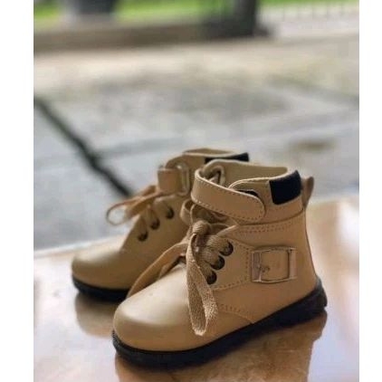 PRELOVED SEPATU BOOTS ANAK