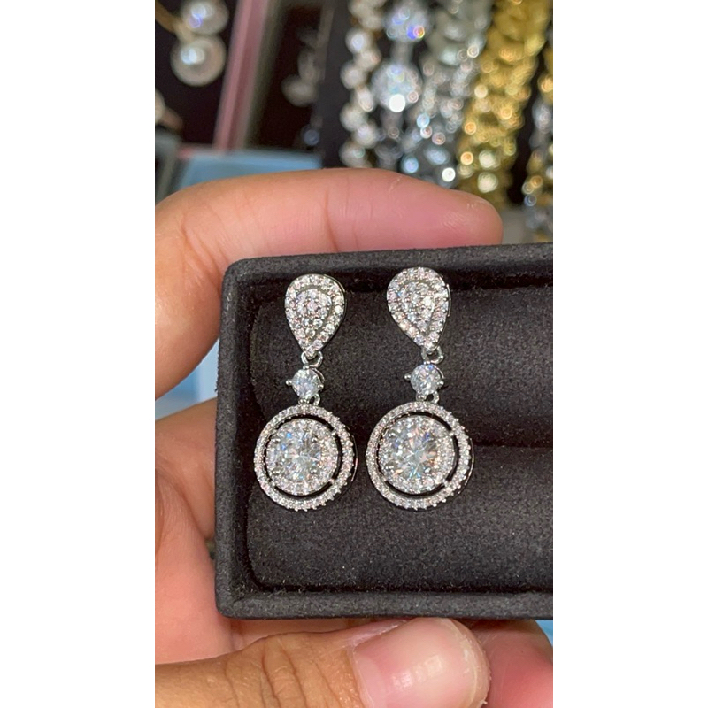 Anting Moissanite