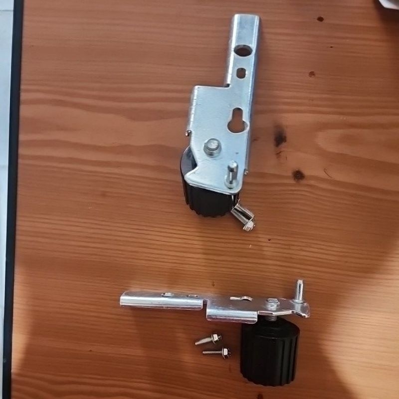 Engsel kaki kulkas polytron 2pintu original baru