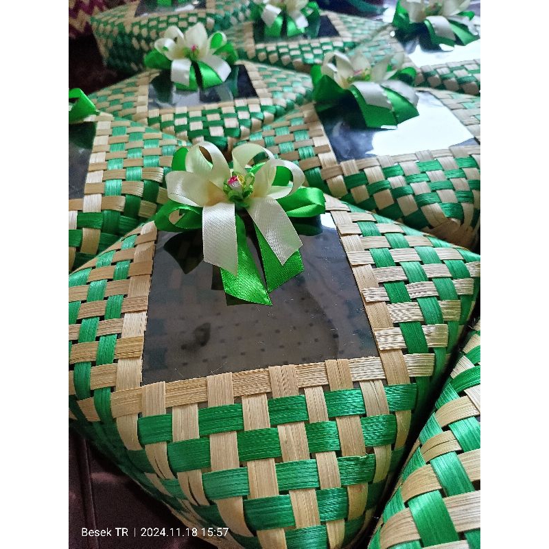 besek bambu mika motif diamond