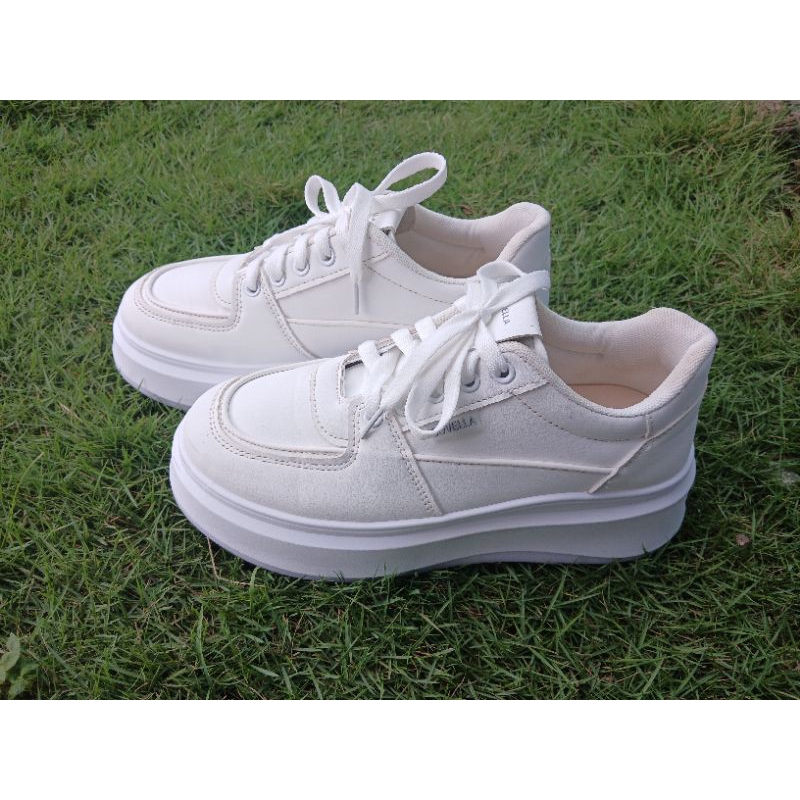 Preloved Sepatu Sovella Lea Sneaker