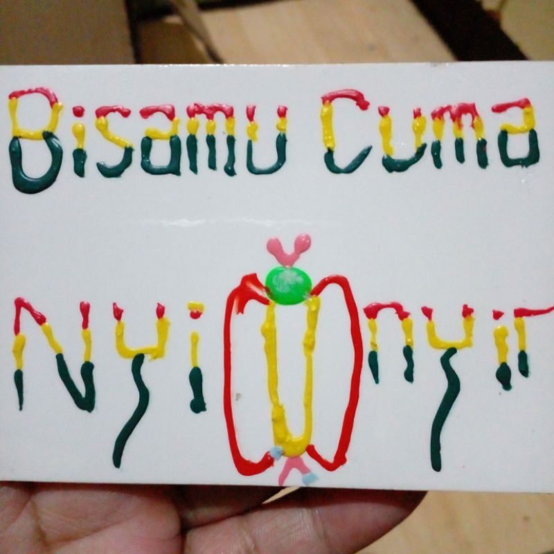 

British Sticker Timbul : Bisamu Cuma Nyinyir