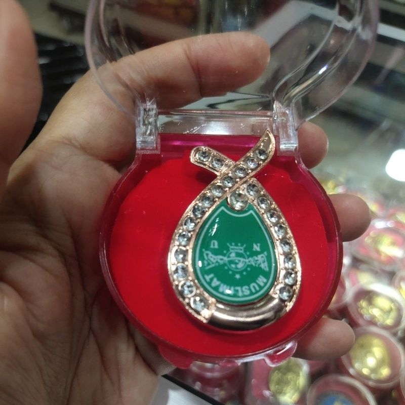 pin NU muslimat/bross NU muslimat