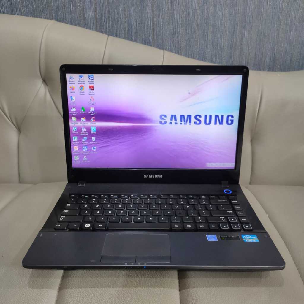 Laptop Samsung 300E, Intel Core i3-2330M, Hd Graphic 3000, Ram 4/500Gb, Black Silver