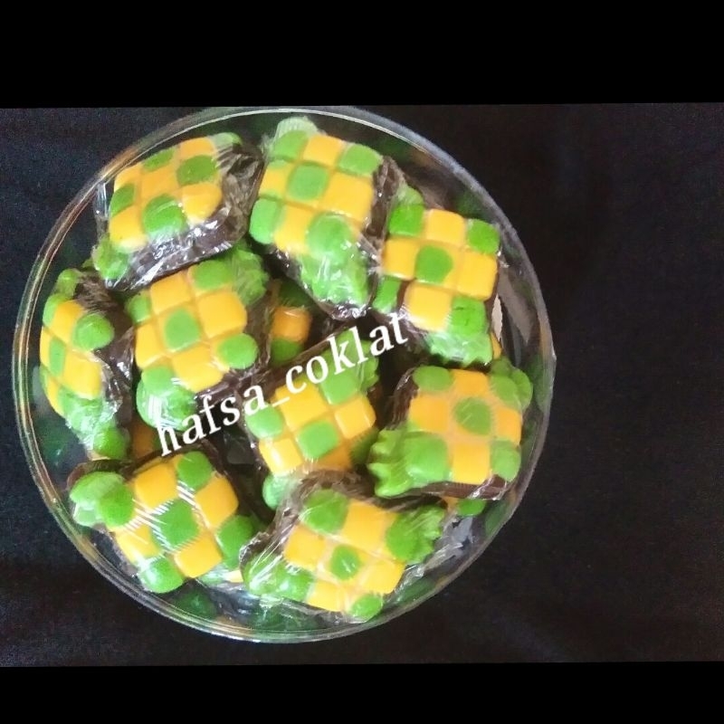 

coklat karakter ketupat