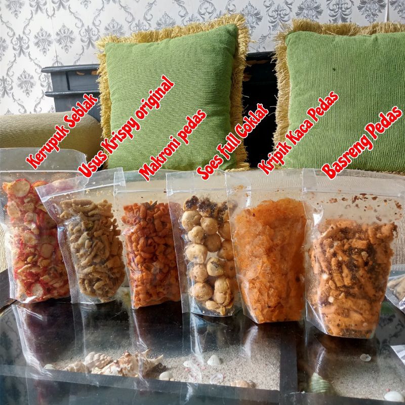 

Camilan makroni, seblak, usus ORI, usus pedas, soes full coklat, basreng