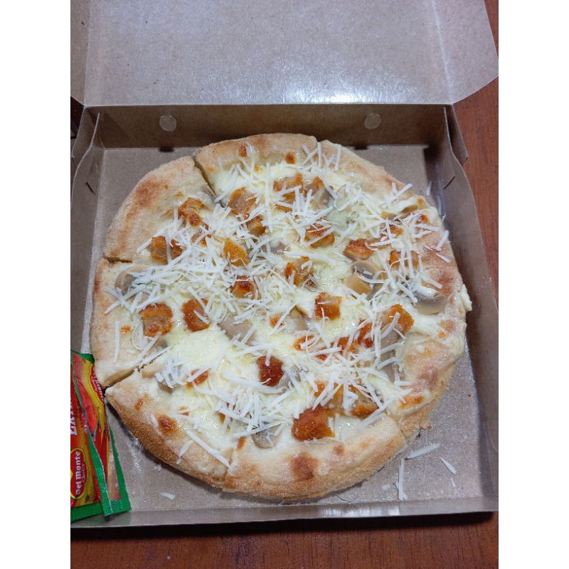 

creamy chicken pizza