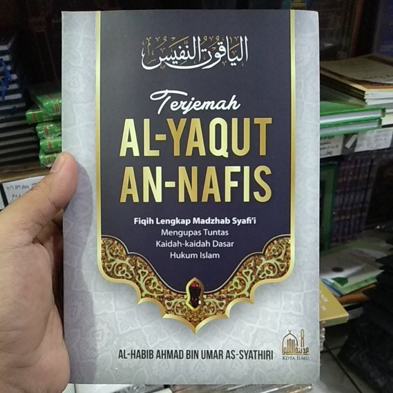 Terjemah Al-Yaqut An-Nafis Fiqih Lengkap Madzhab Syafi'i mengupas tuntas kaidah-kaidah dasar hukum i