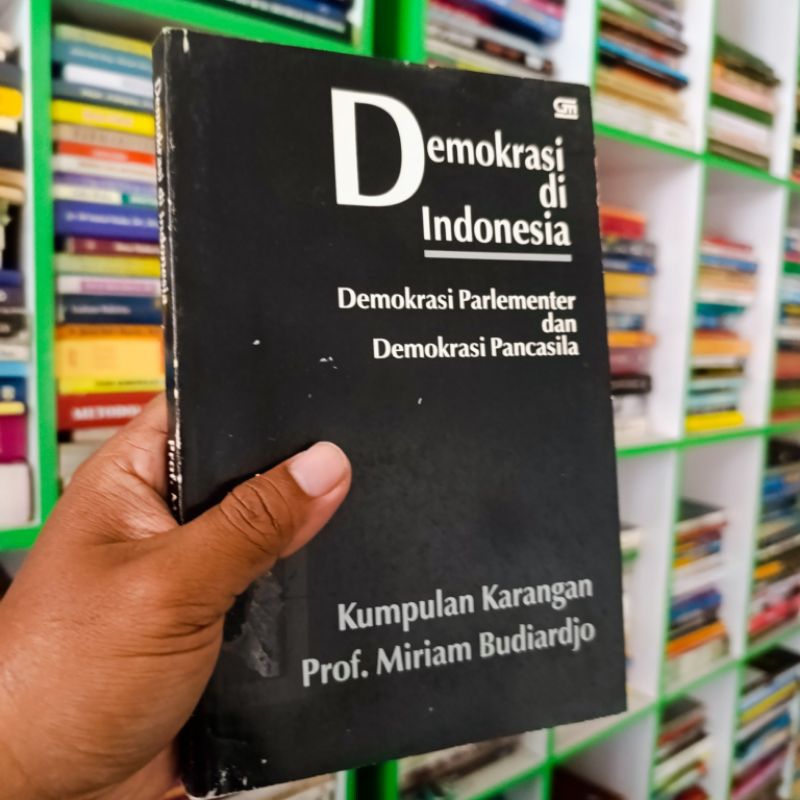 (ORI) buku demokrasi di Indonesia demokrasi parlementer dan demokrasi Pancasila kumpulan karangan Pr