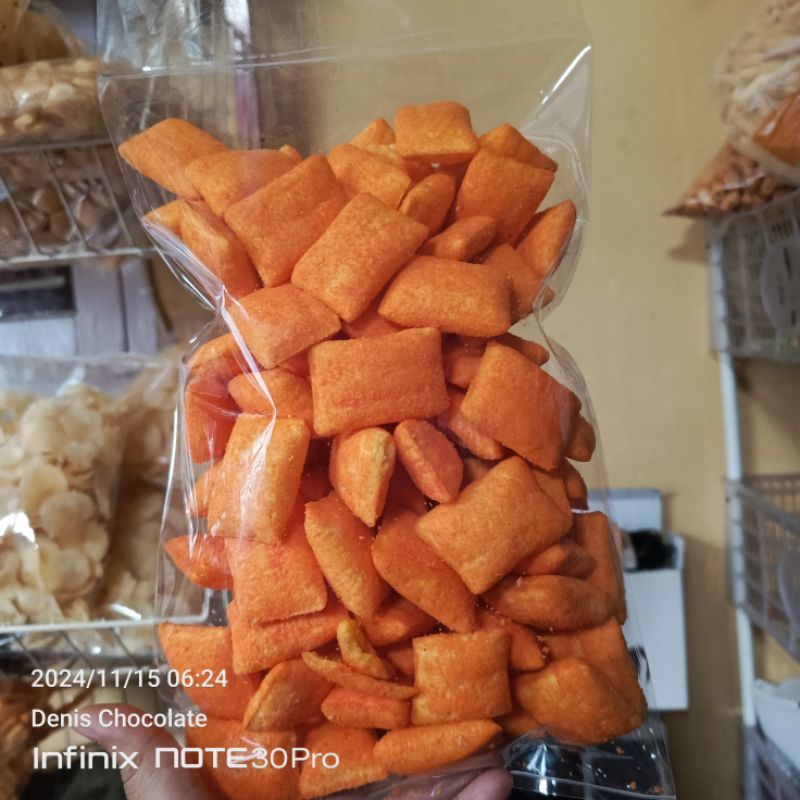 

Snack ciki pillow / bantal keju