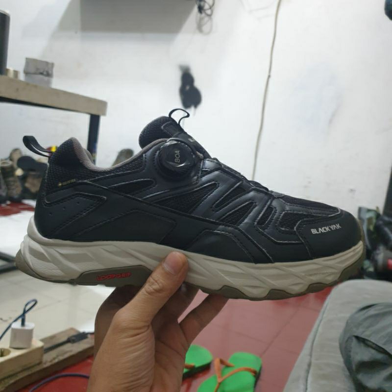 sepatu blackyak