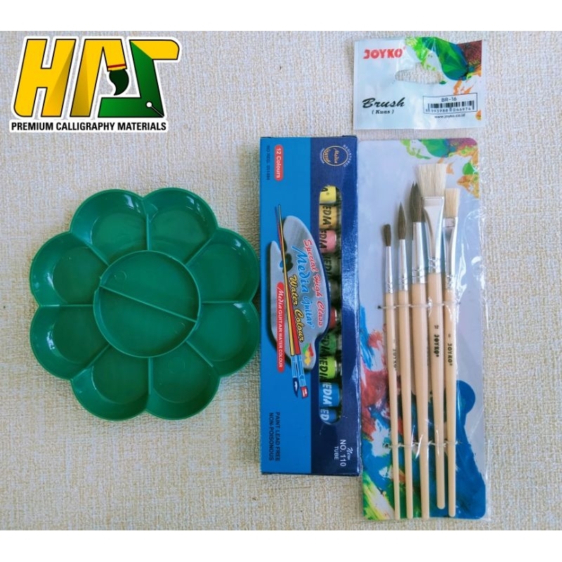 

Paket lengkap Melukis ( cat air 12 warna + kuas set + palet)