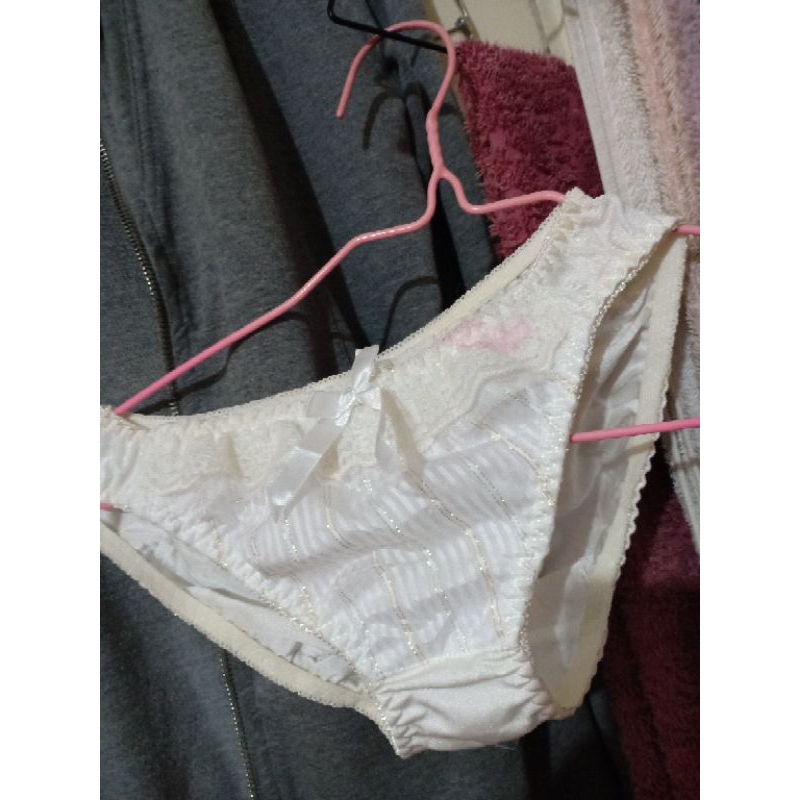 Celana Dalam Aroma Khas Wanita