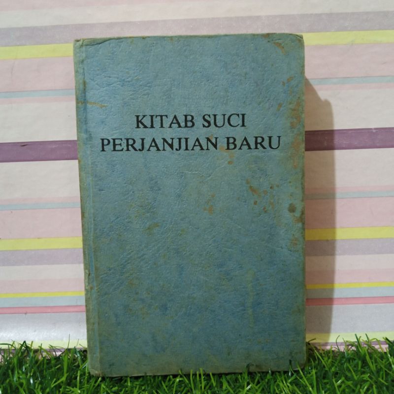 BUKU Kitab Suci Perjanjian Baru