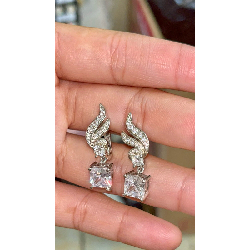 Anting Wanita Moissanite