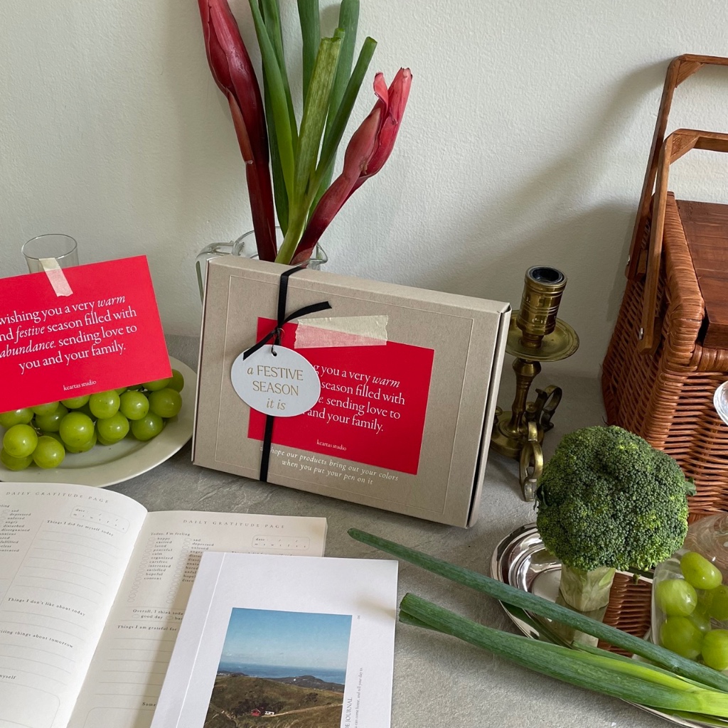 

Holly Christmas Gift Set by Keartas Studio (Gratitude Journal) Hampers/Natal/Notebook